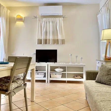 Le Residenze Sul Mare B6 * 波尔托奥蒂罗卢